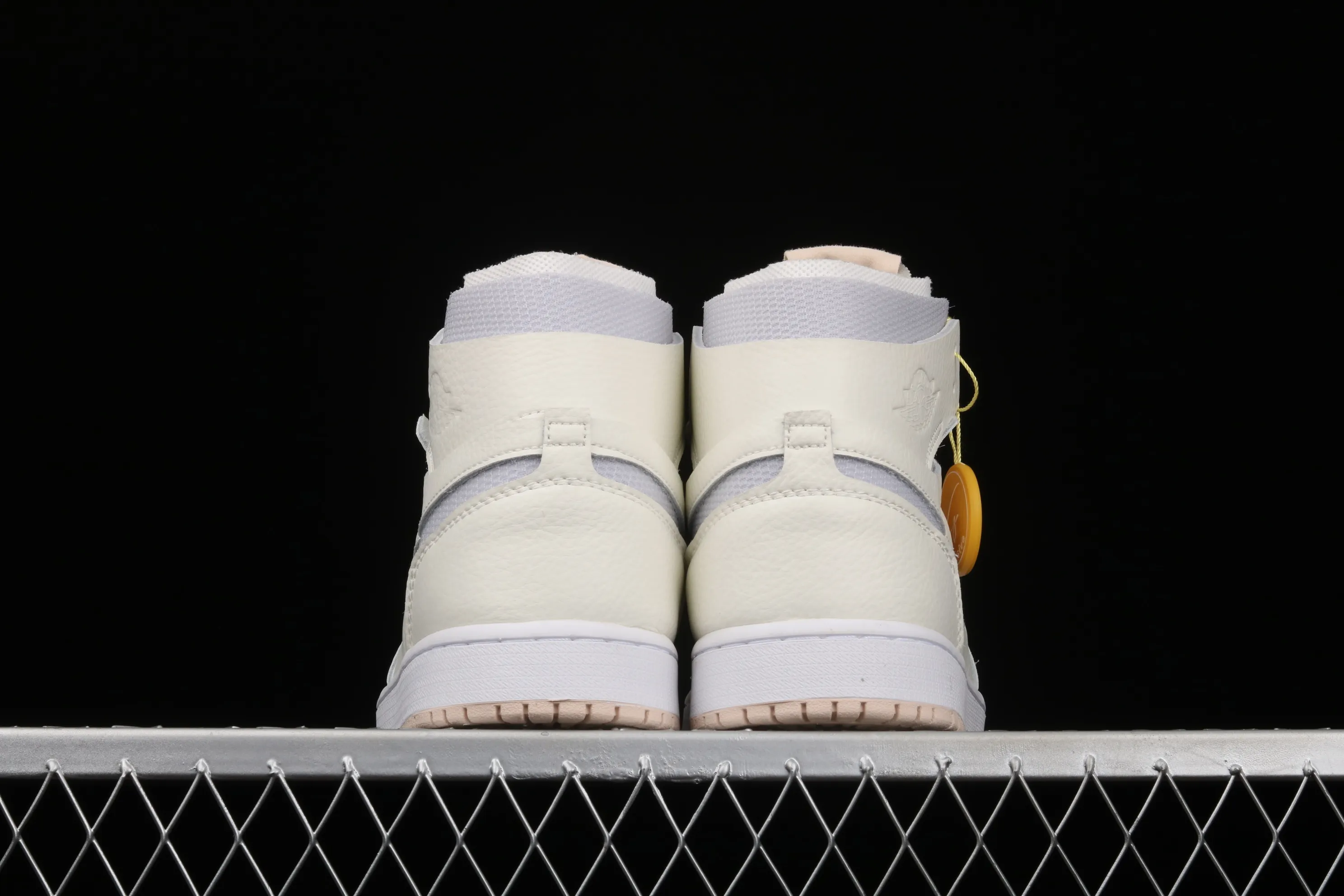 All categories Air Jordan Jordan series basketball shoes Air Jordan 1 High G version Air Jordan 1 Zoom Air CMFT AJ1 Joe 1 Pearl White high-top basketball shoes CT0979-107
